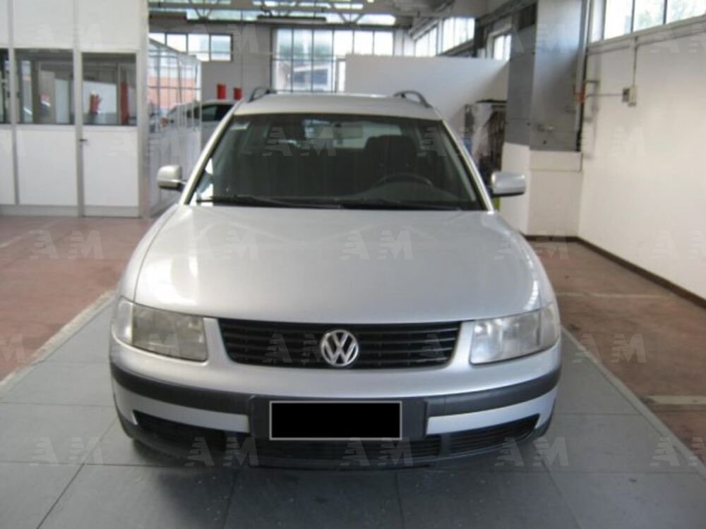 Volkswagen Passat Variant 1.9 TDI/115 CV cat C.line del 2000 usata a Ascoli Piceno (2)