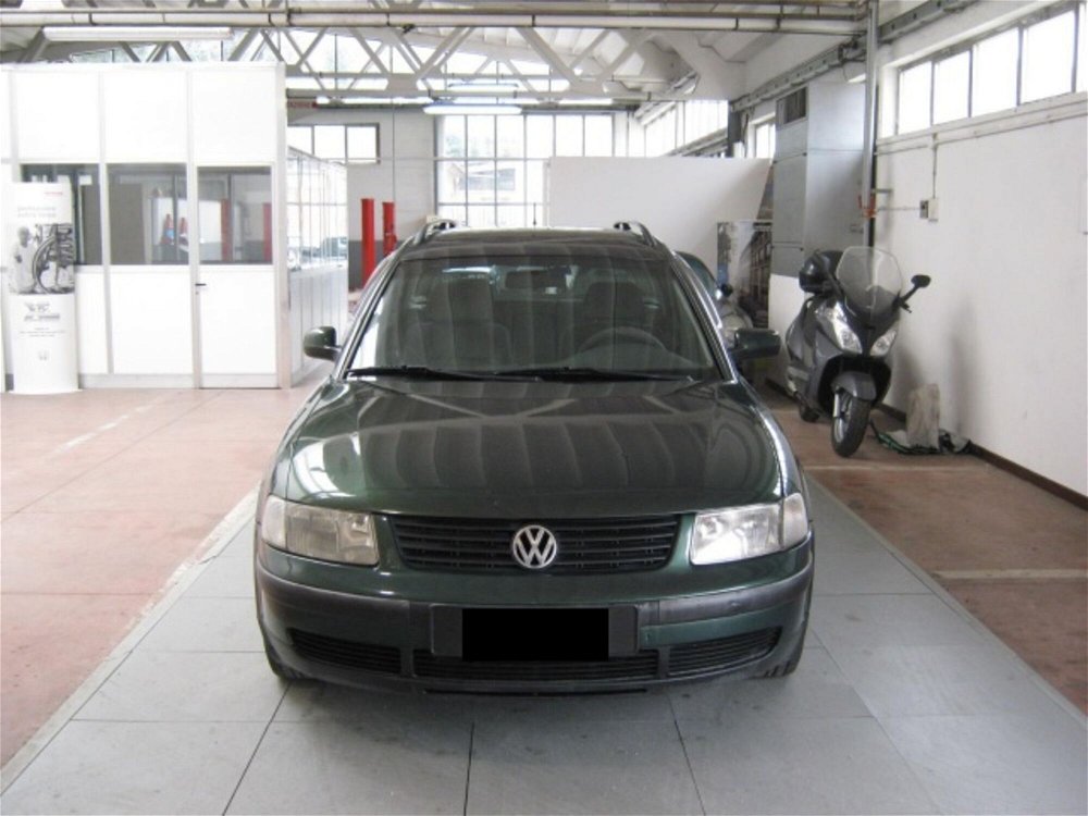 Volkswagen Passat Variant 1.9 TDI cat 4m. Comfortline del 1998 usata a Ascoli Piceno (2)