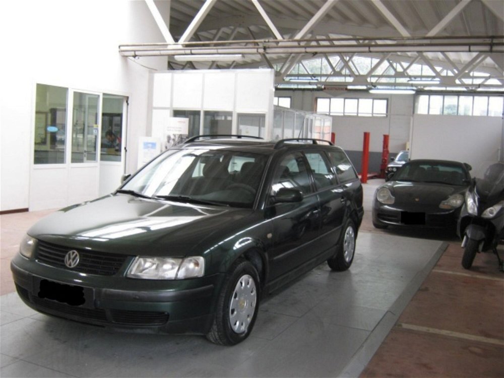 Volkswagen Passat Variant 1.9 TDI cat 4m. Comfortline del 1998 usata a Ascoli Piceno (3)