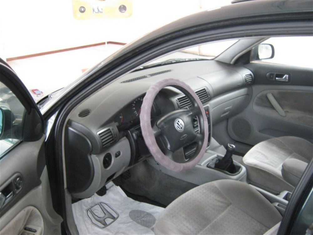 Volkswagen Passat Variant 1.9 TDI cat 4m. Comfortline del 1998 usata a Ascoli Piceno (5)