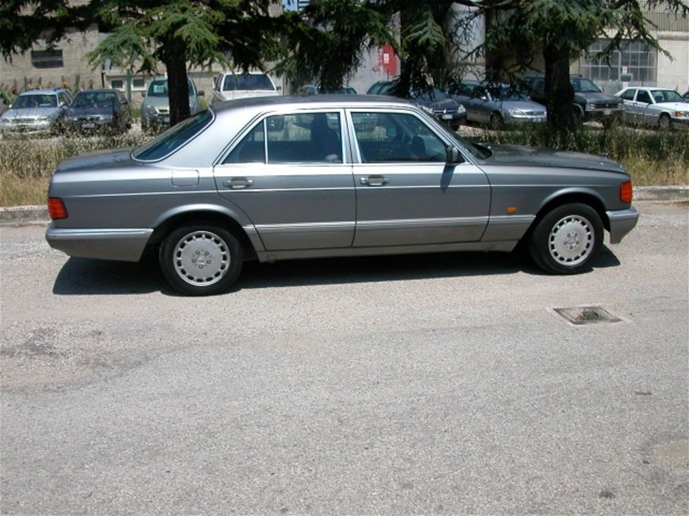 Mercedes-Benz 300 300 SE del 1988 usata a Ascoli Piceno (4)