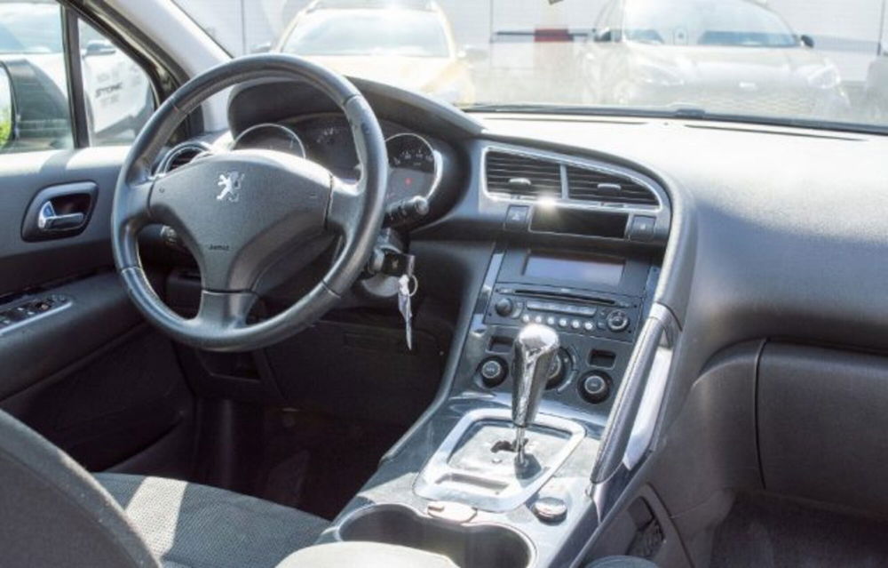 Peugeot 3008 usata a Latina (9)