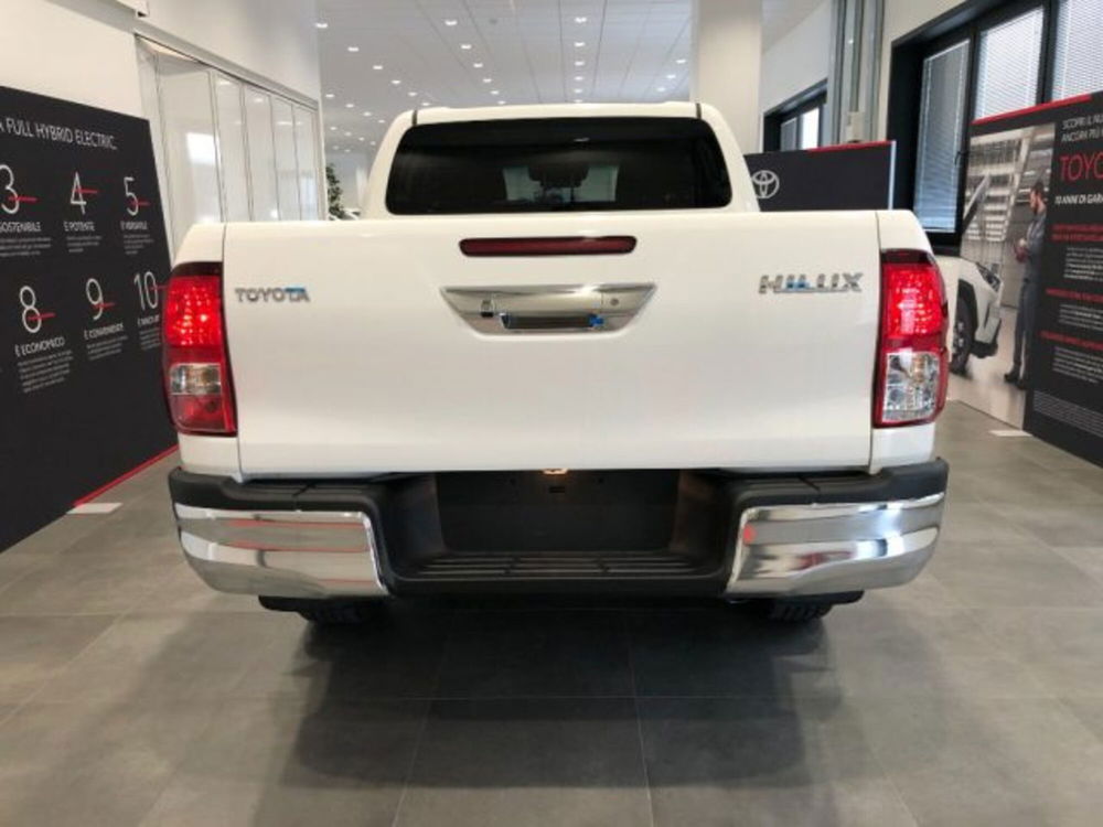 Toyota Hilux nuova a Cuneo (6)