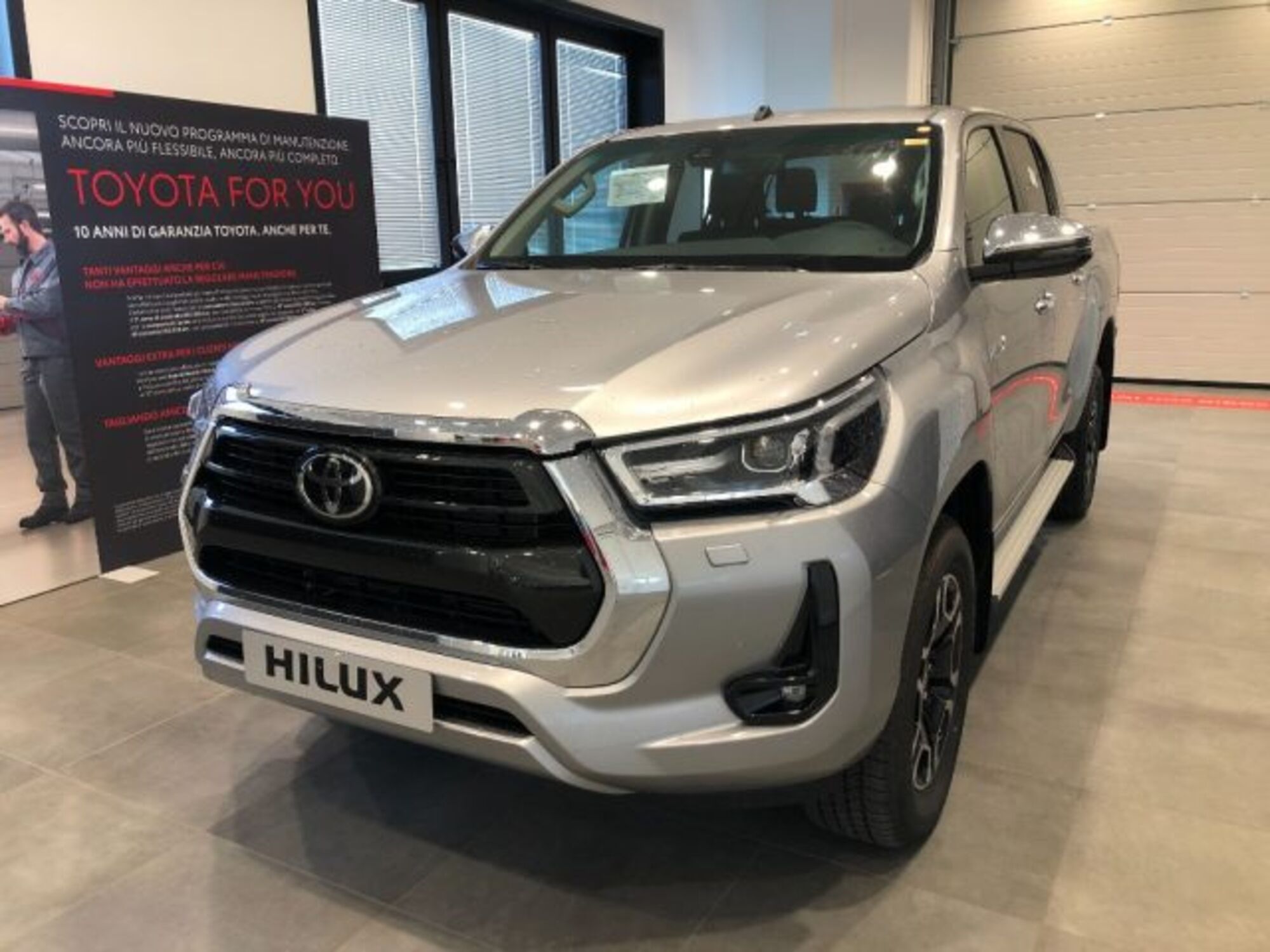 Toyota Hilux 2.D-4D 4WD porte Double Cab Executive  nuova a Cuneo