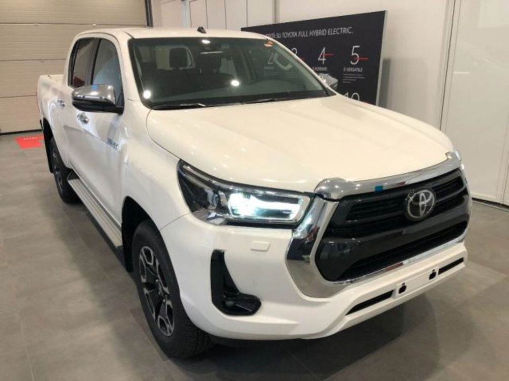 Toyota Hilux 2.D-4D 4WD porte Double Cab Executive  nuova a Cuneo (2)