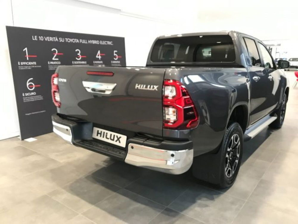 Toyota Hilux nuova a Cuneo (2)