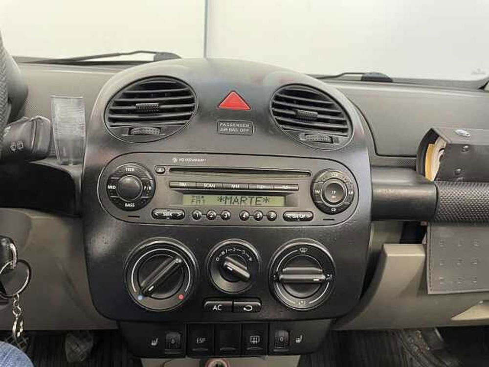 Volkswagen New Beetle Cabrio usata a Napoli (13)