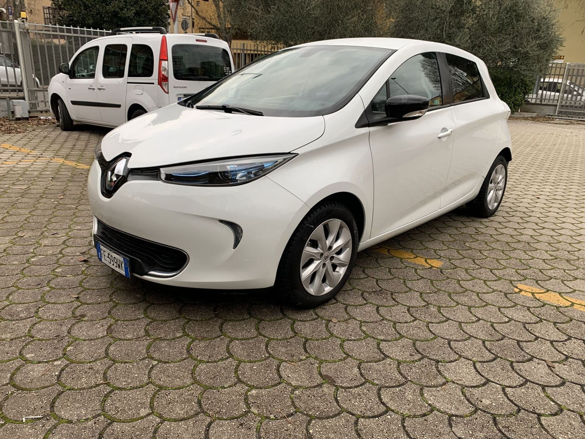 Renault Zoe Intens R240 del 2016 usata a Firenze