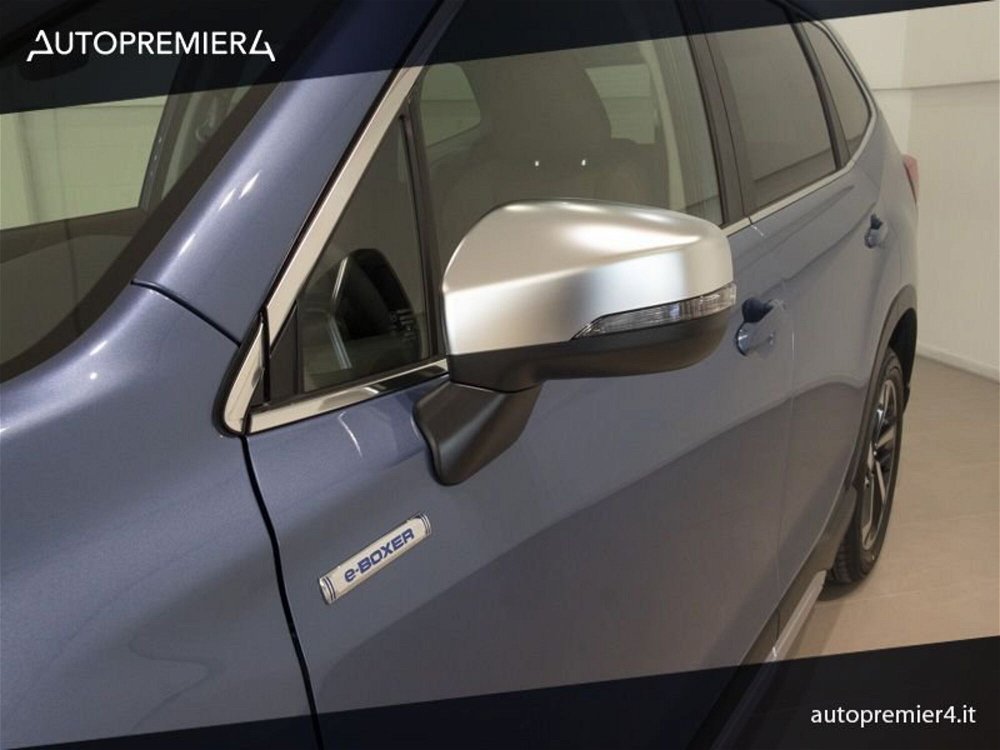 Subaru Forester 2.0i e-boxer Premium lineartronic nuova a Como (5)