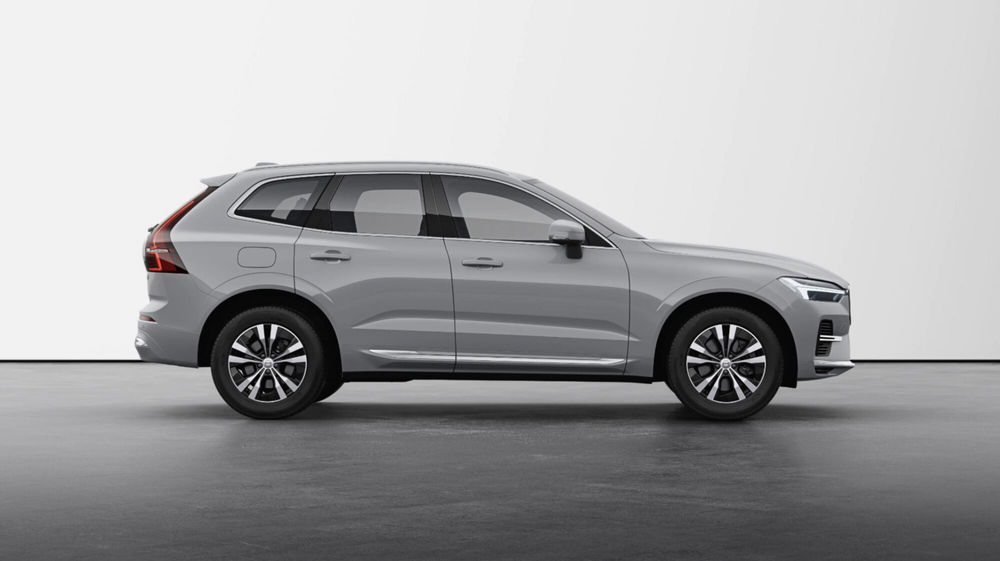 Volvo XC60 T6 Recharge AWD Plug-in Hybrid automatico Core nuova a Como (2)