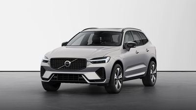 Volvo XC60 T6 Recharge AWD Plug-in Hybrid aut. Plus Dark nuova a Como