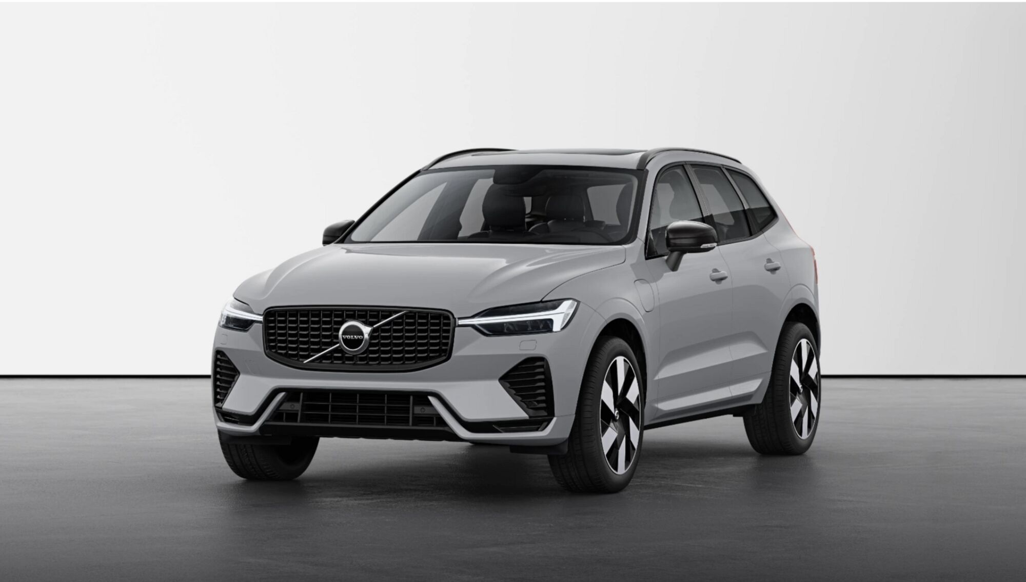 Volvo XC60 T6 Recharge AWD Plug-in Hybrid aut. Ultimate Dark nuova a Como