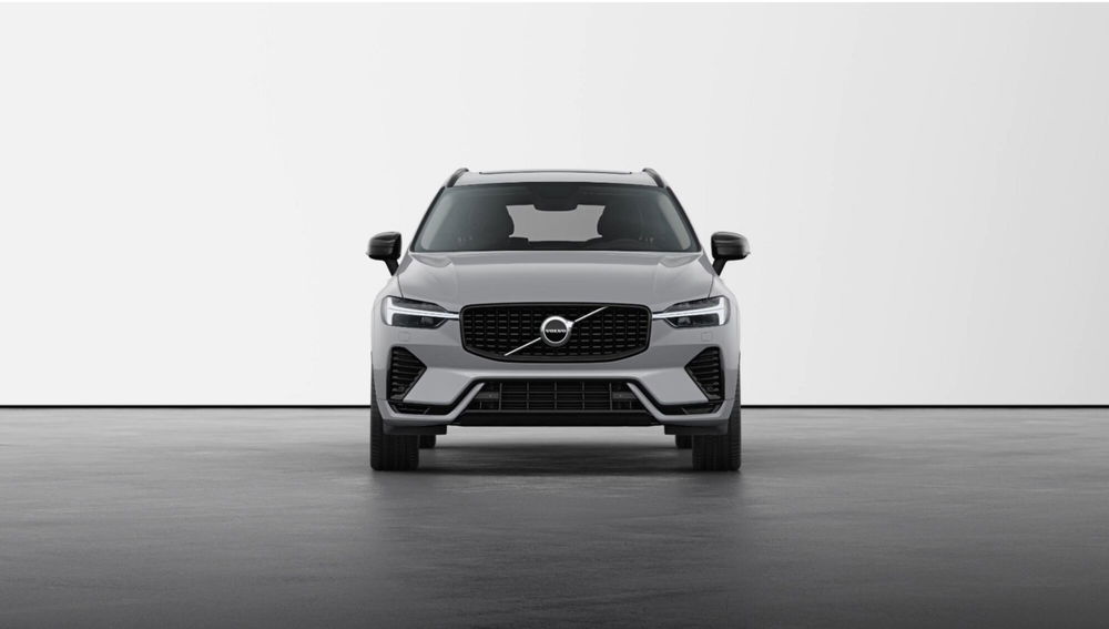 Volvo XC60 T6 Recharge AWD Plug-in Hybrid aut. Ultimate Dark nuova a Como (5)