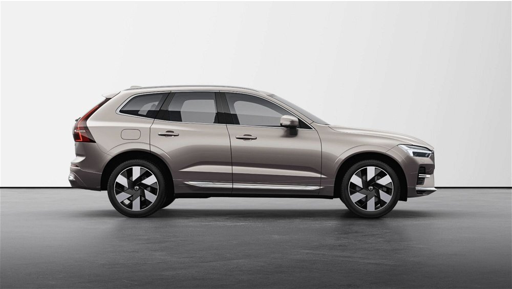 Volvo XC60 T6 Recharge AWD Plug-in Hybrid aut. Ultimate Bright nuova a Como (2)