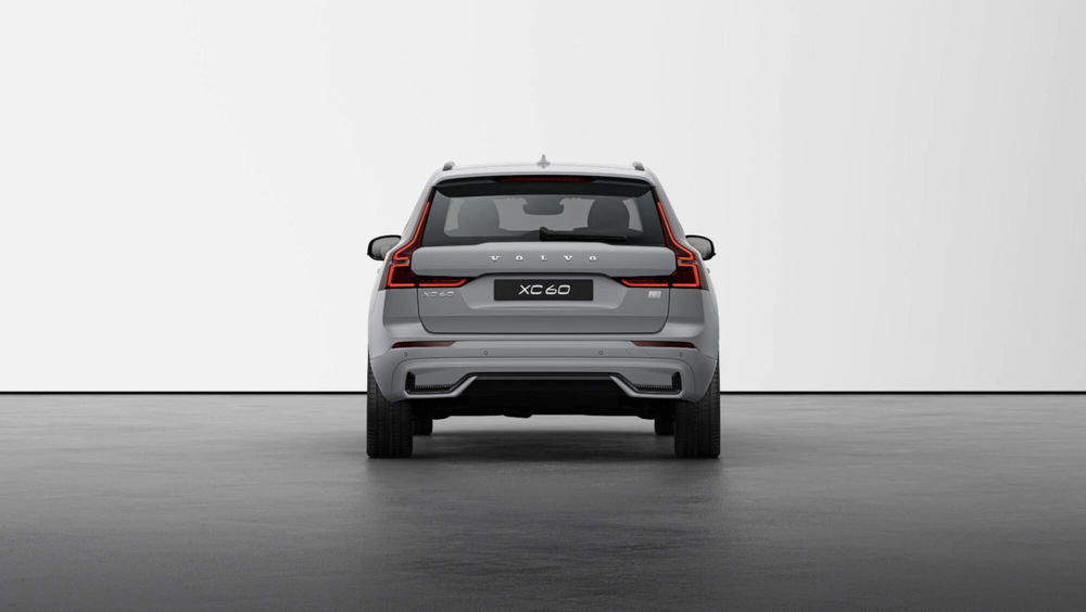 Volvo XC60 T8 Recharge AWD Plug-in Hybrid automatico Plus Dark nuova a Como (4)