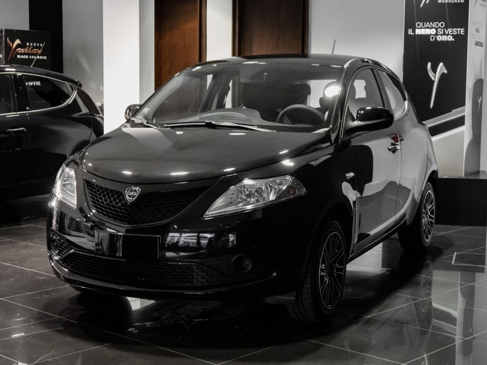 Lancia Ypsilon 1.0 FireFly 5 porte S&amp;S Hybrid Ecochic Gold  nuova a Prato