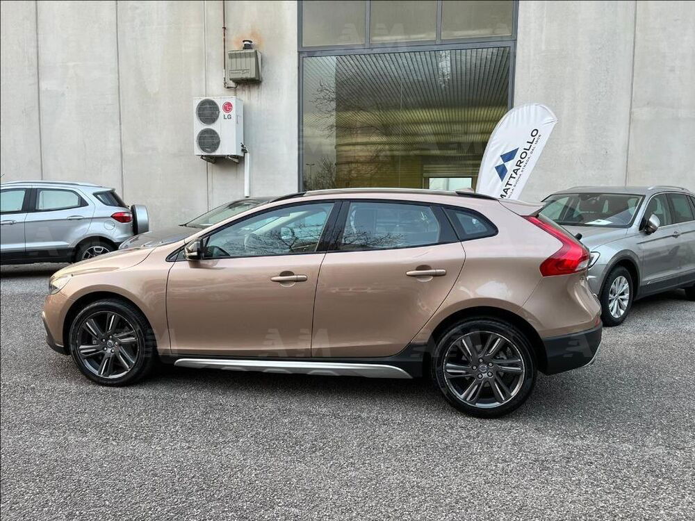 Volvo V40 Cross Country D3 Geartronic Summum  del 2013 usata a Villorba (4)