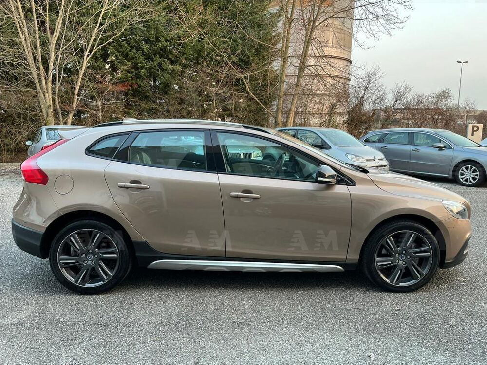 Volvo V40 Cross Country usata a Treviso (6)