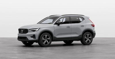 Volvo XC40 B3 automatico Plus Dark  nuova a Como