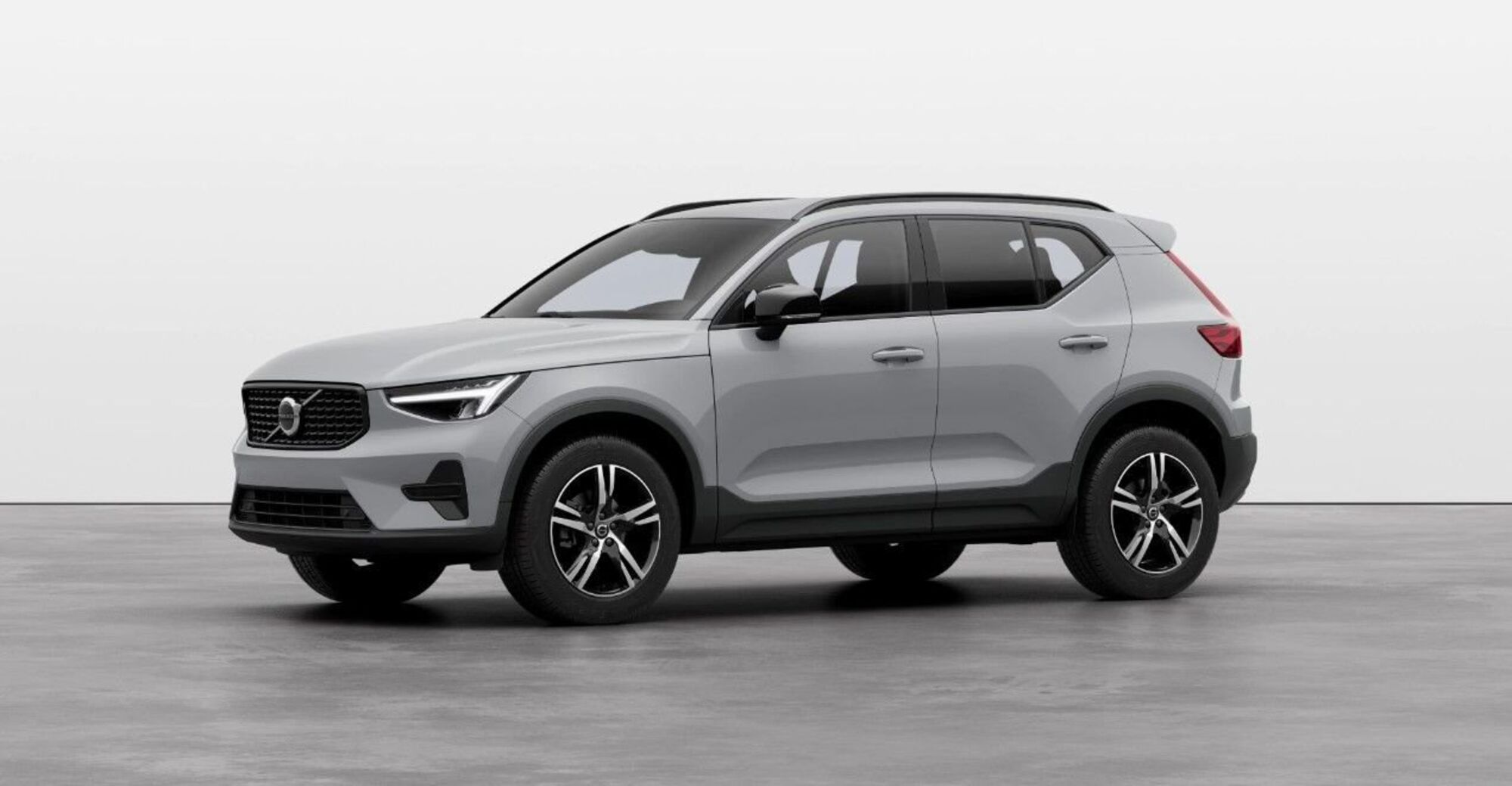 Volvo XC40 B3 automatico Plus Dark  nuova a Como