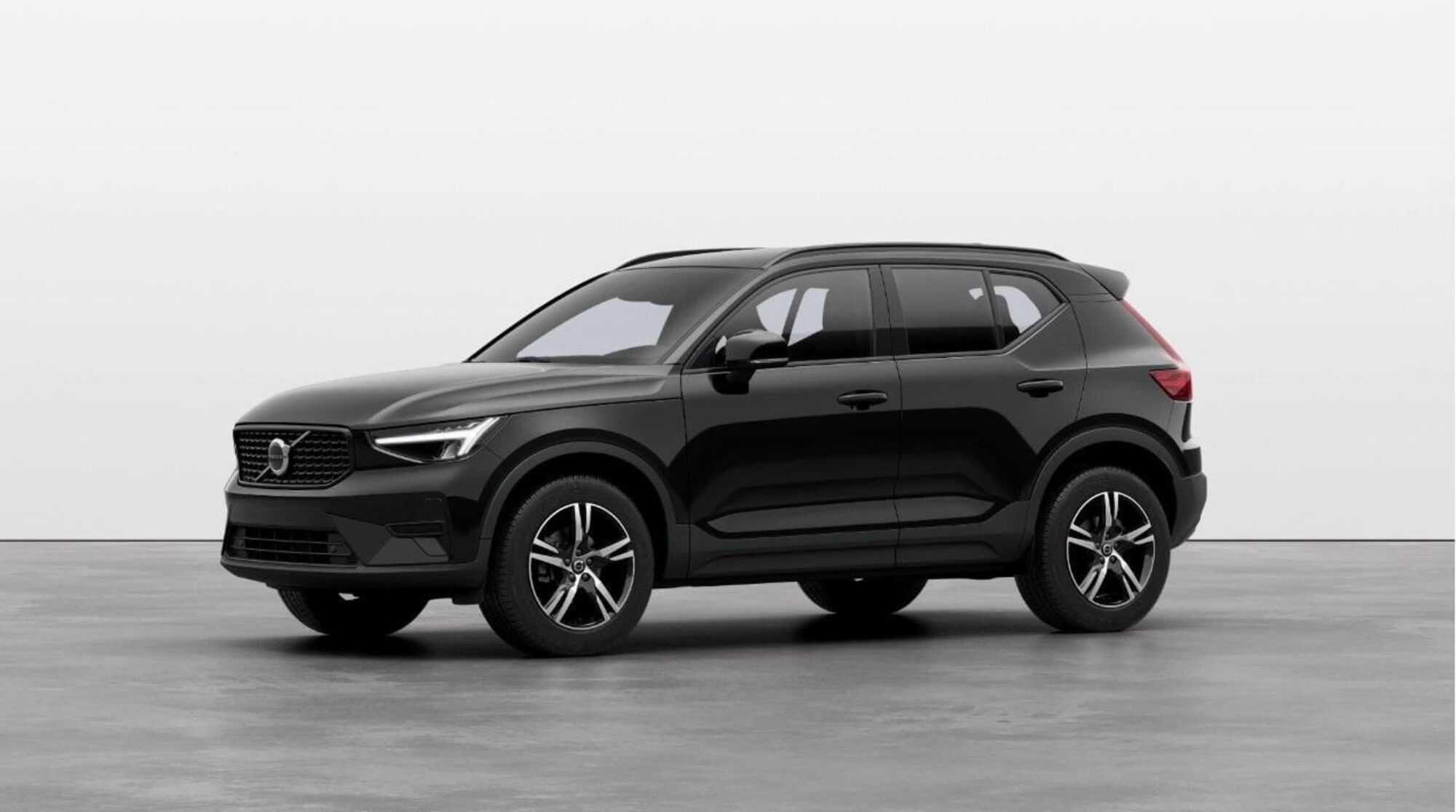 Volvo XC40 B3 automatico Plus Dark  nuova a Como