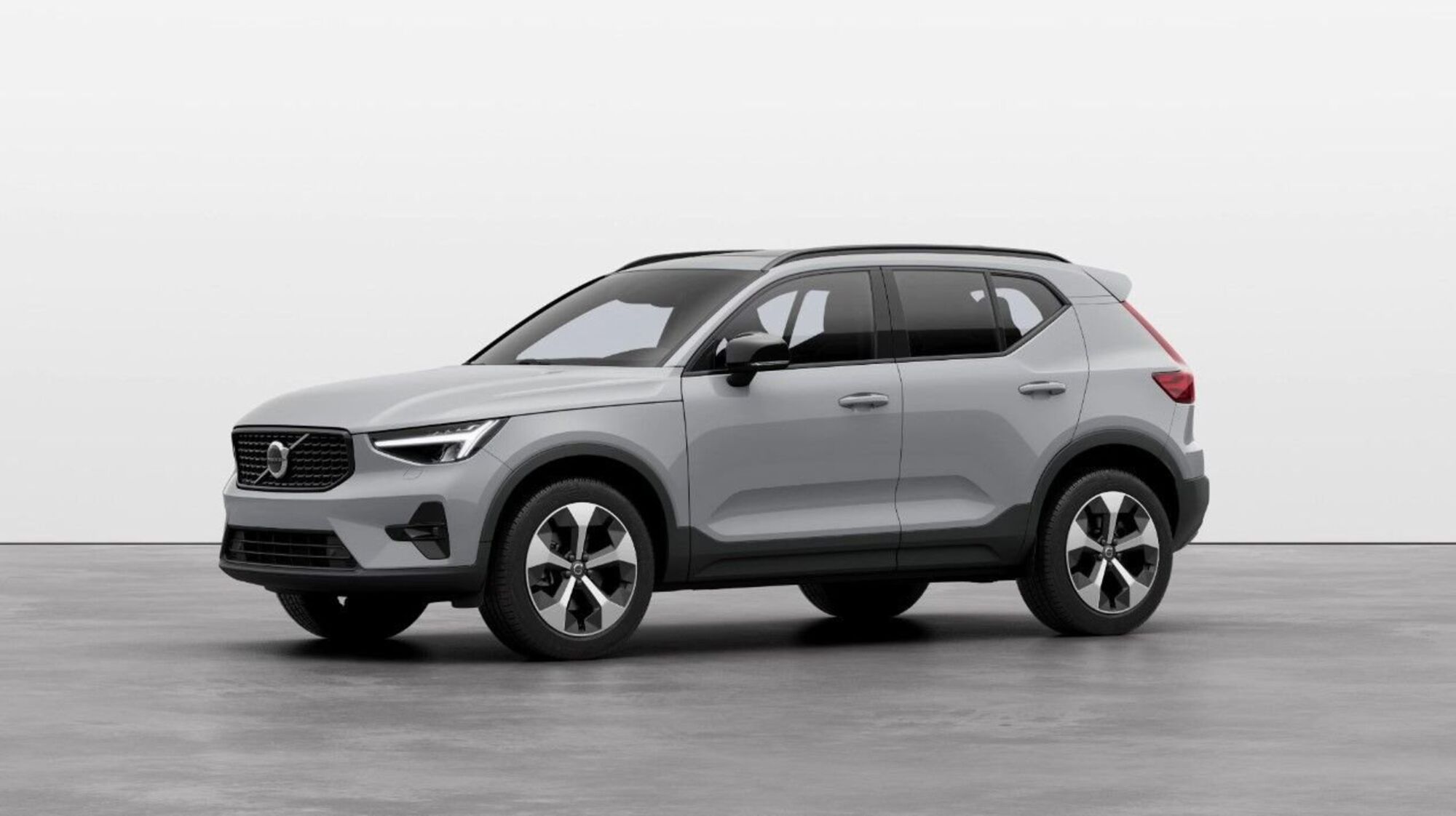 Volvo XC40 B3 automatico Ultimate Dark  nuova a Como