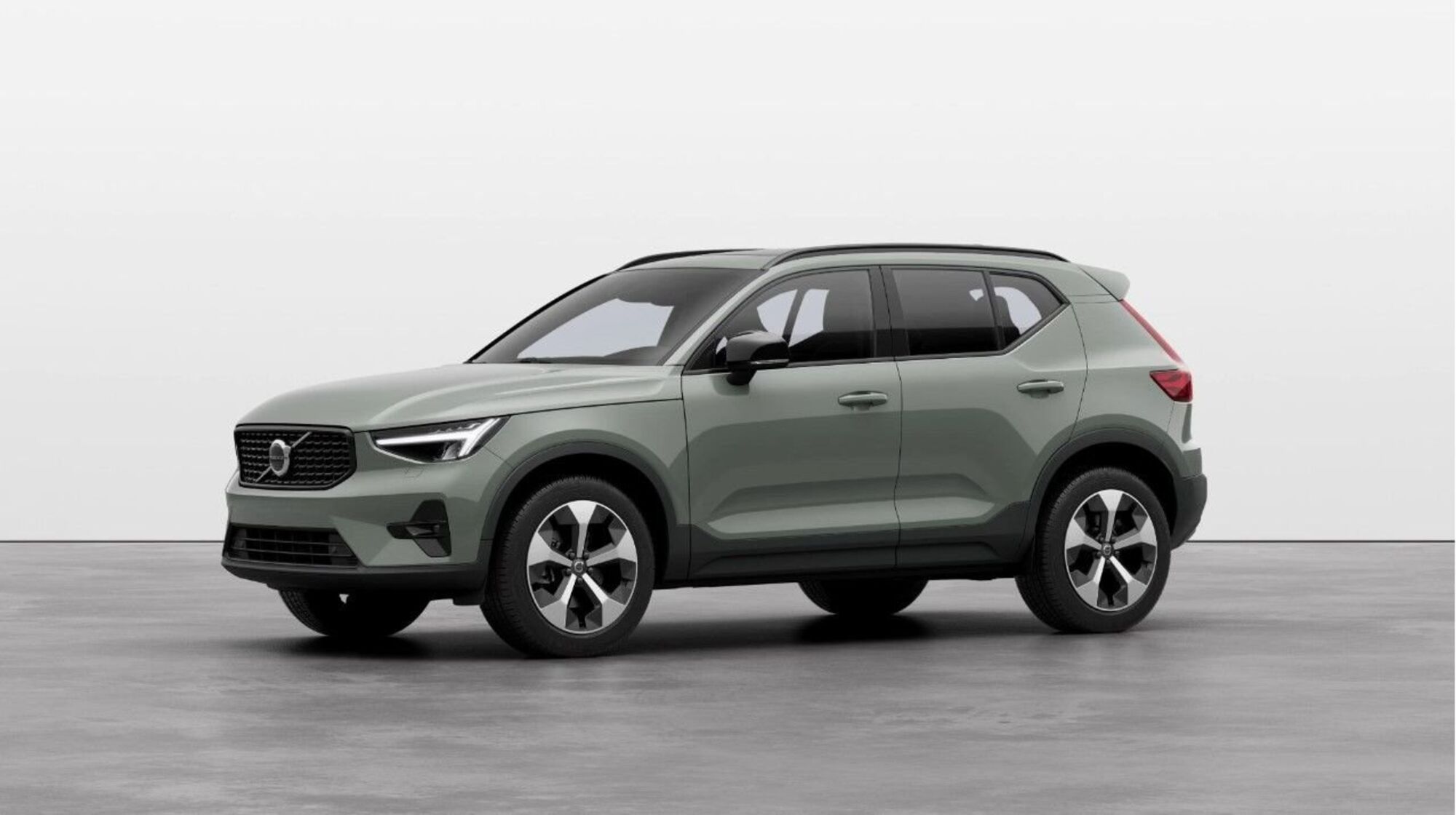 Volvo XC40 B3 automatico Ultimate Dark  nuova a Como