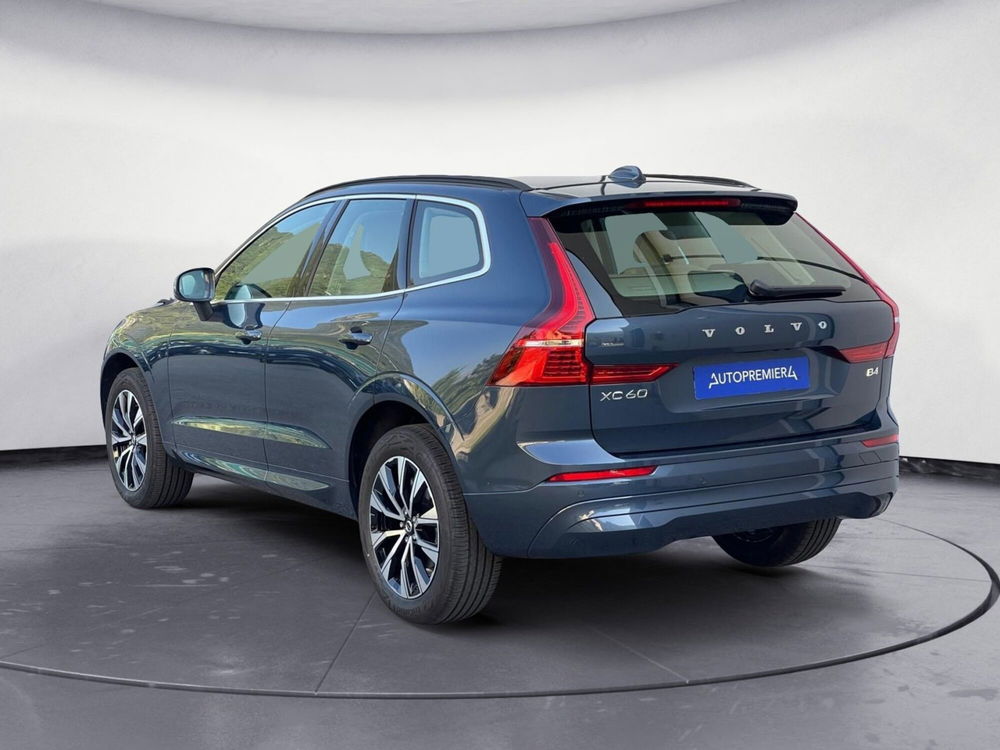 Volvo XC60 nuova a Como (6)