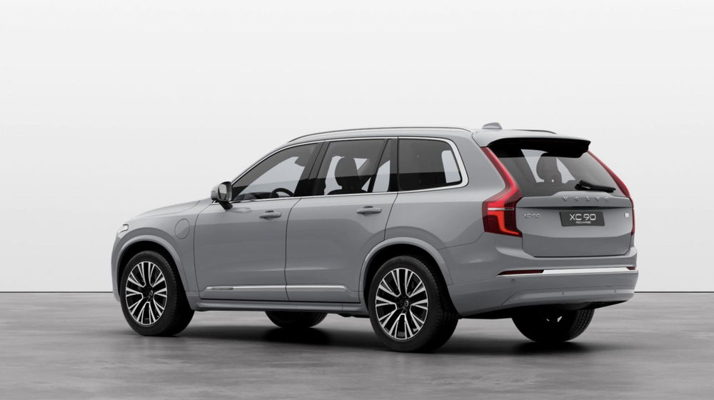 Volvo XC90 T8 Recharge AWD Plug-in Hybrid aut. 7 posti Plus Bright nuova a Como (3)