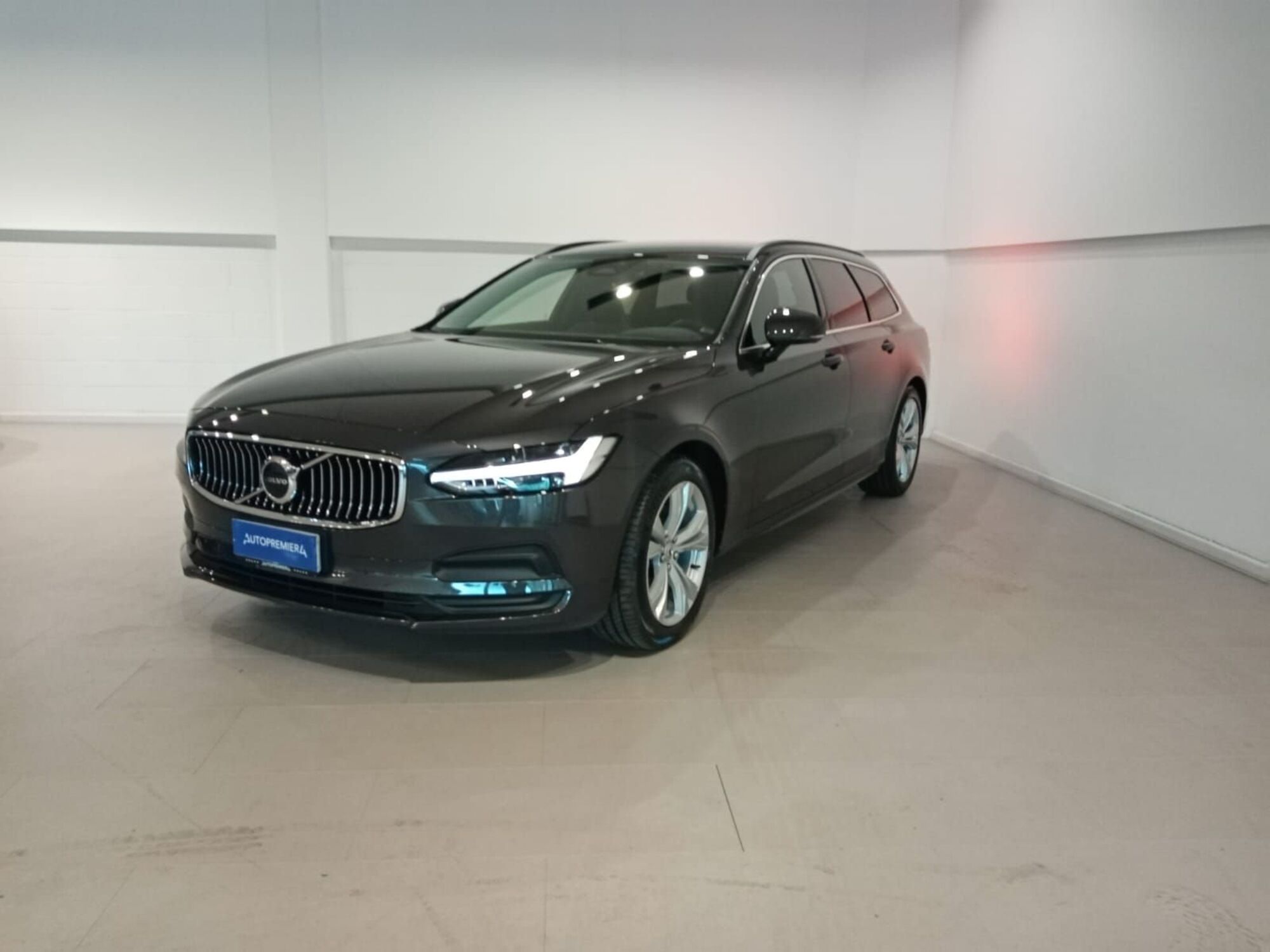 Volvo V90 B4 (d) AWD automatico Core del 2023 usata a Como