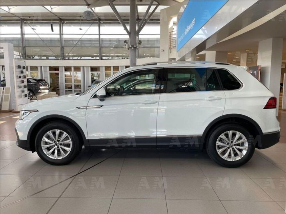 Volkswagen Tiguan 1.5 TSI 150 CV DSG ACT Life nuova a Villorba (2)