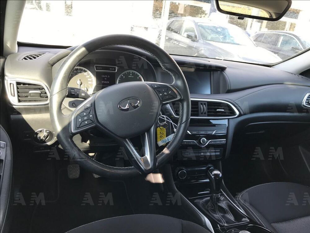 Infiniti Q30 usata a Treviso (13)