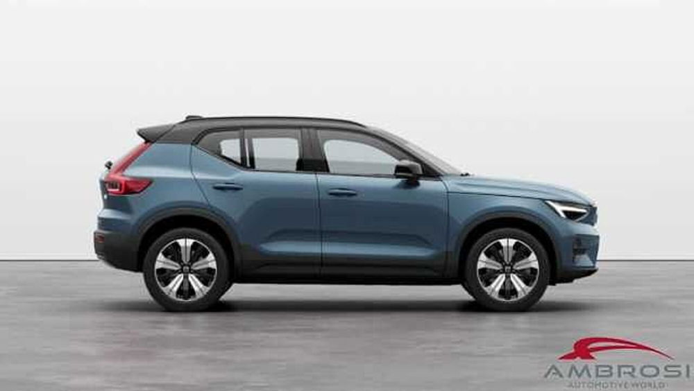 Volvo XC40 nuova a Viterbo (2)