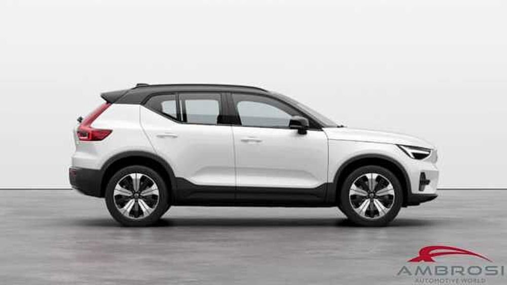 Volvo XC40 nuova a Viterbo (2)