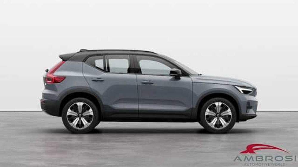 Volvo XC40 nuova a Viterbo (2)