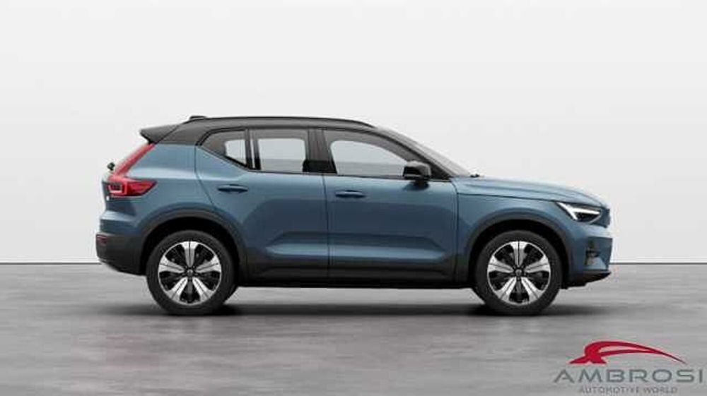 Volvo XC40 nuova a Viterbo (2)