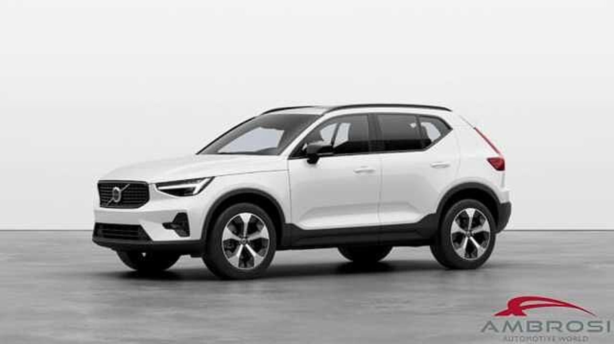 Volvo XC40 B3 automatico Ultimate Dark  nuova a Viterbo