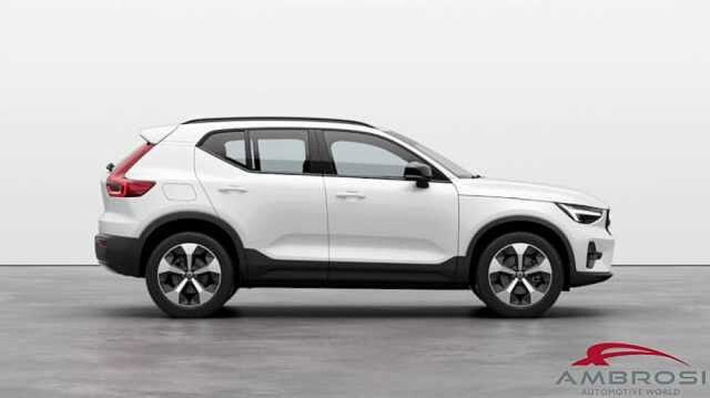 Volvo XC40 nuova a Viterbo (2)