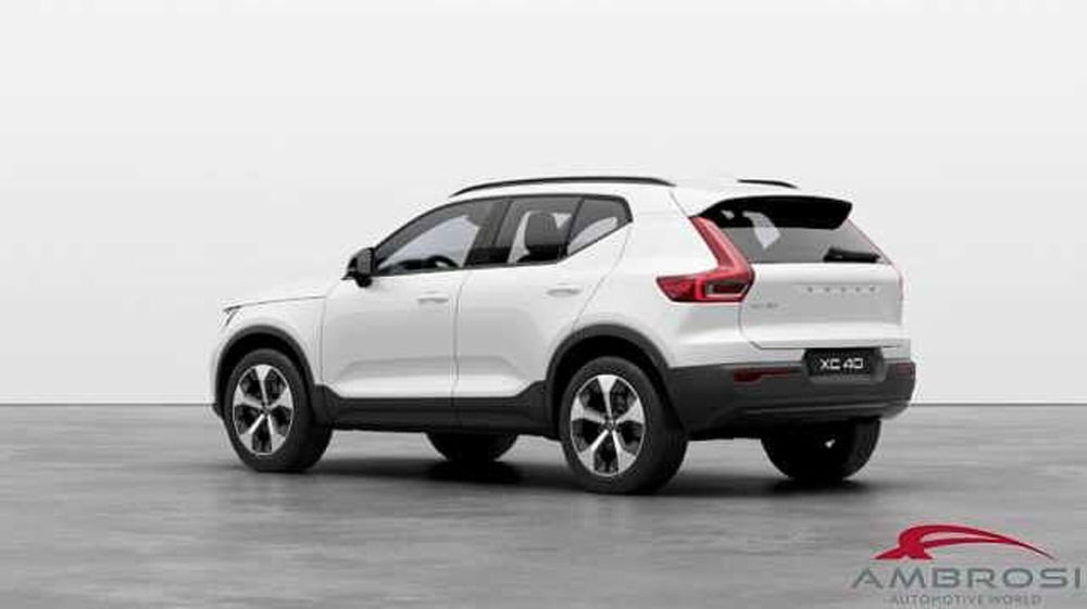 Volvo XC40 nuova a Viterbo (3)