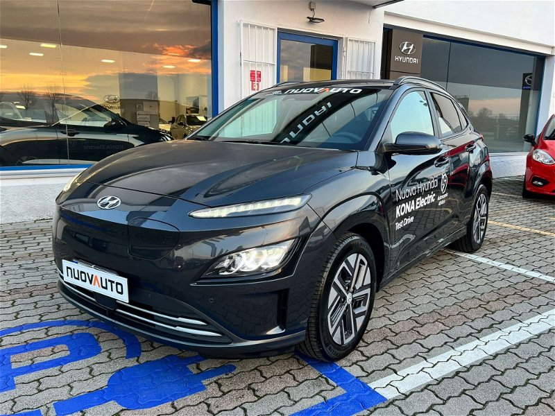 Hyundai Kona EV 64 kWh XClass del 2022 usata a Madignano