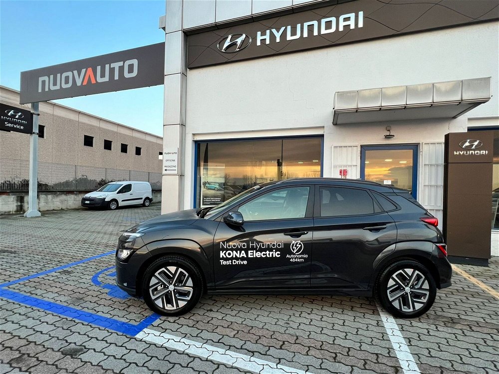 Hyundai Kona EV 64 kWh XClass del 2022 usata a Madignano (2)