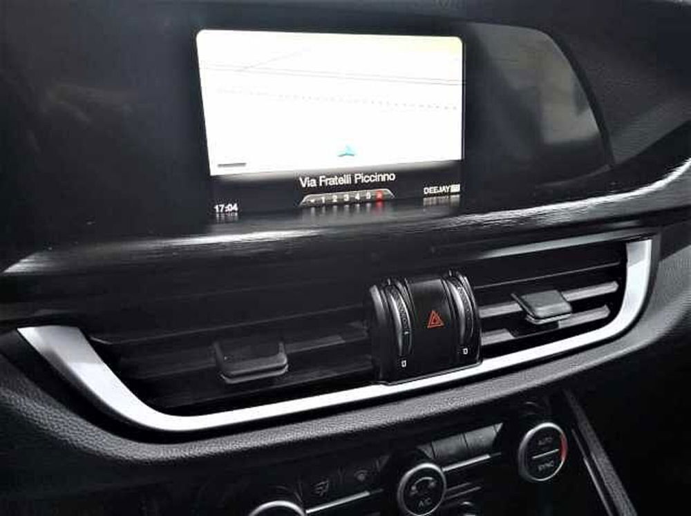 Alfa Romeo Stelvio usata a Lecce (11)