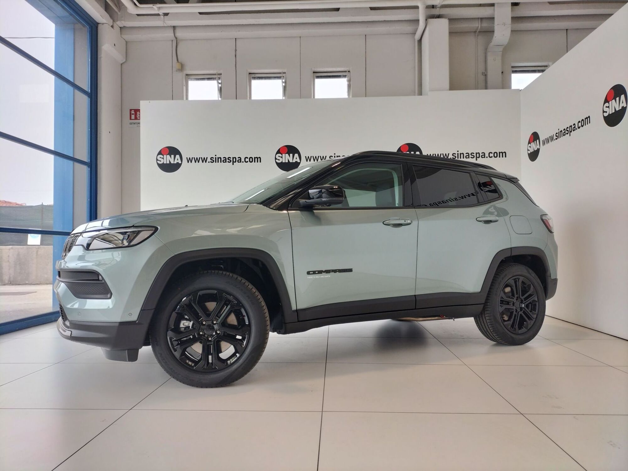 Jeep Compass 1.3 T4 240CV PHEV AT6 4xe Upland nuova a Pordenone