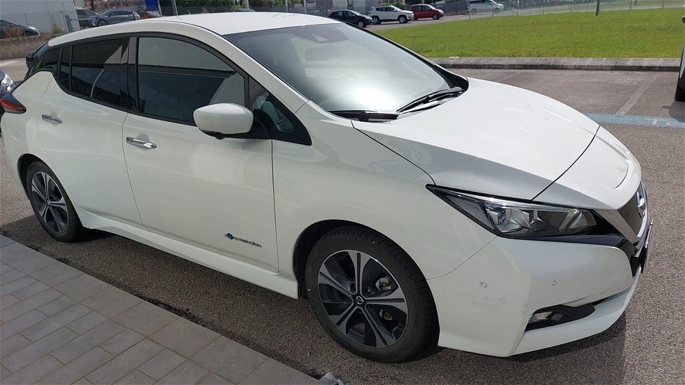 Nissan Leaf Tekna 40 kWh  del 2019 usata a Ancona (4)
