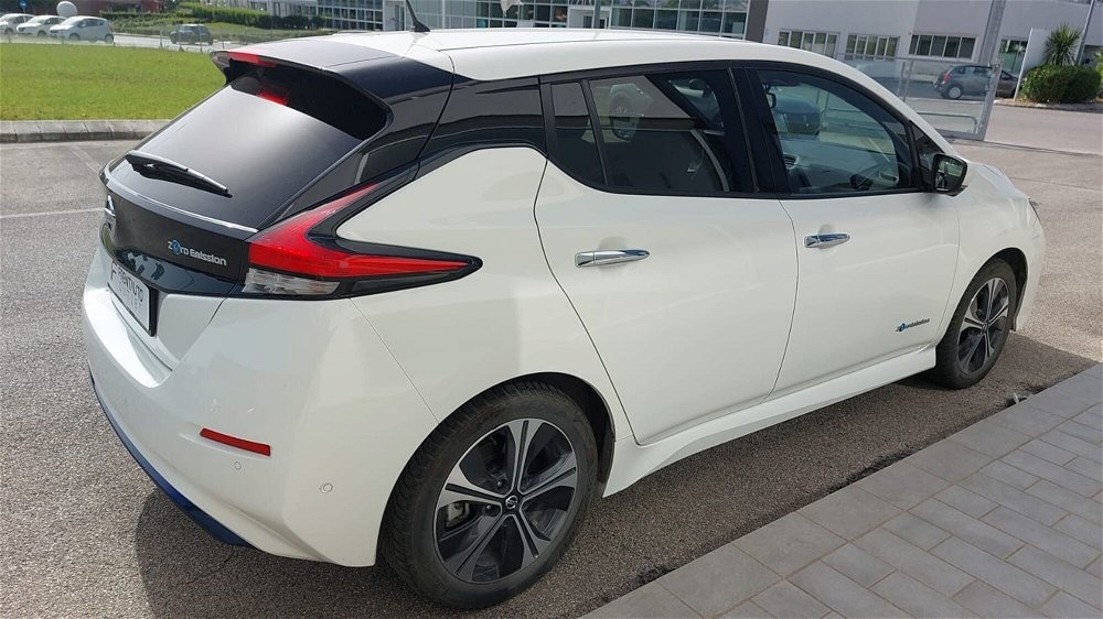 Nissan Leaf Tekna 40 kWh  del 2019 usata a Ancona (5)