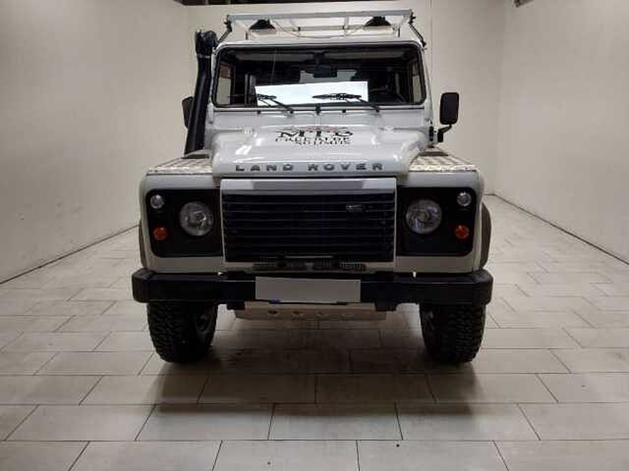 Land Rover Defender 90 2.4 TD4 Station Wagon E del 2011 usata a Cuneo