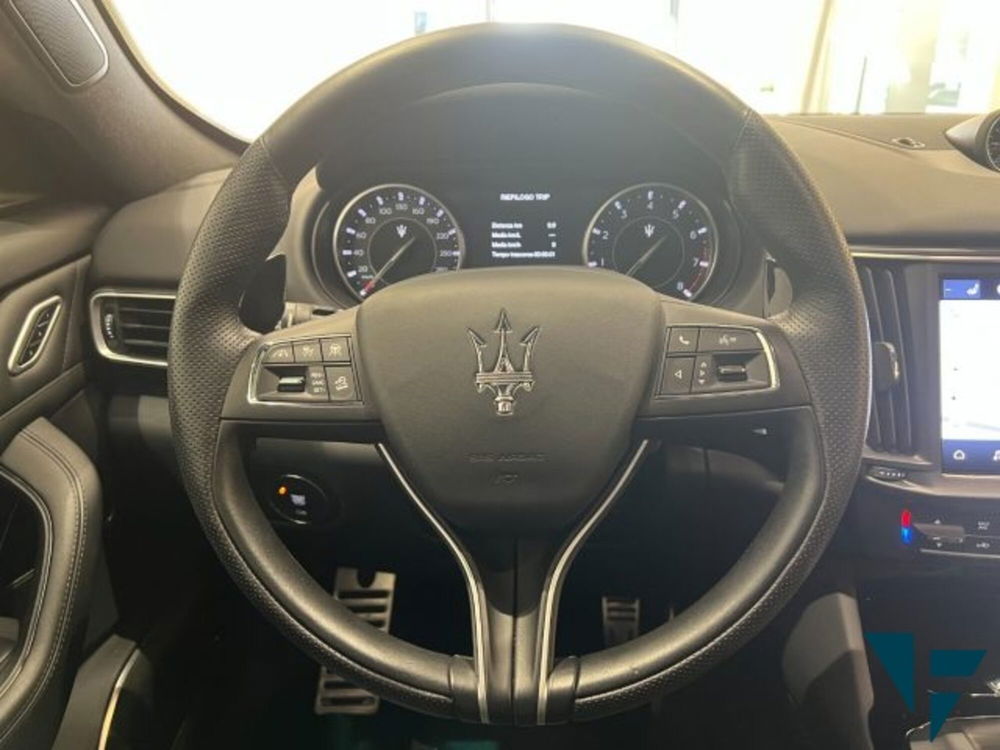 Maserati Levante usata a Udine (11)