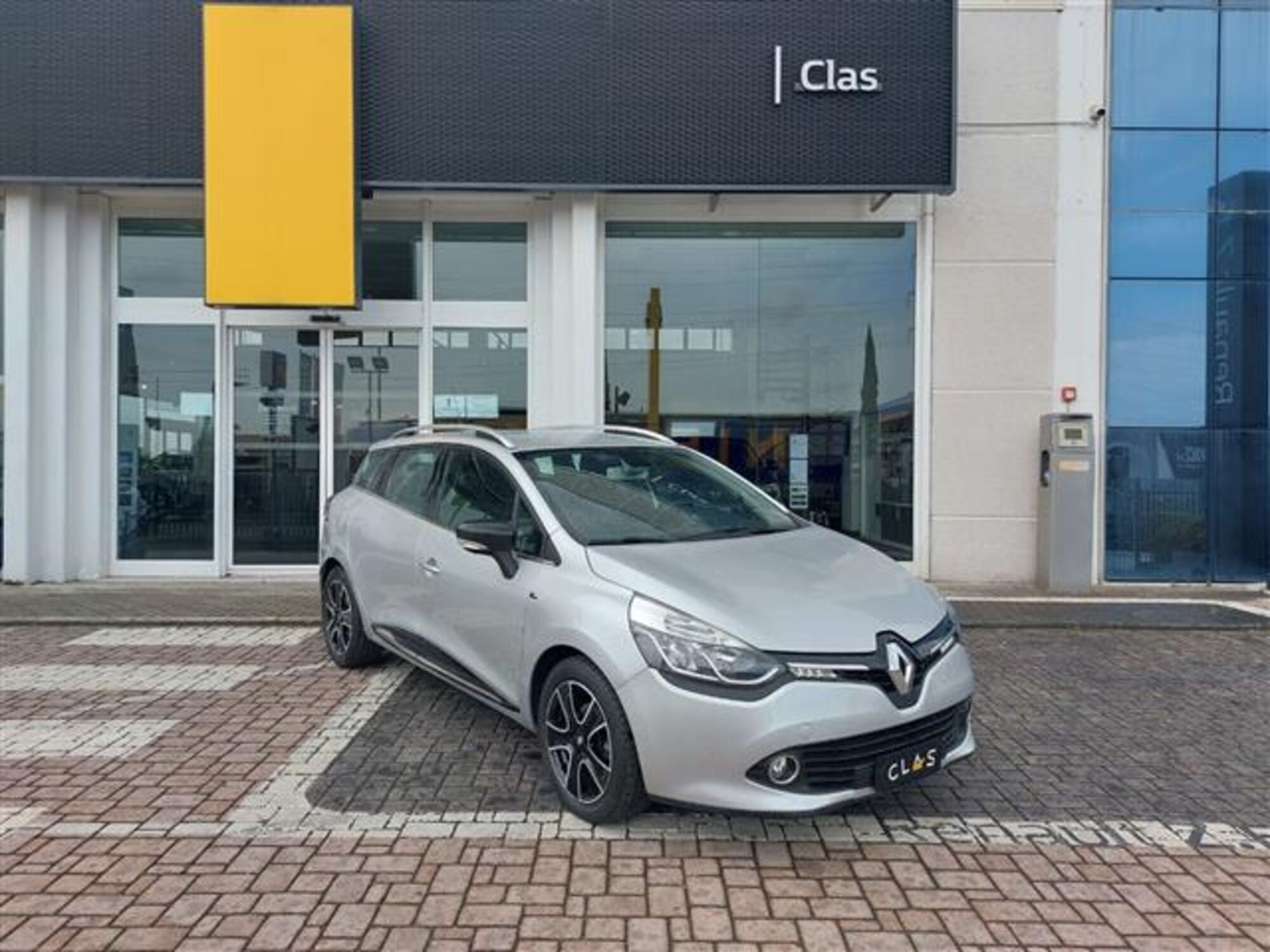 Renault Clio Sporter dCi 8V 90CV Start&amp;Stop Energy Zen  del 2016 usata a Livorno