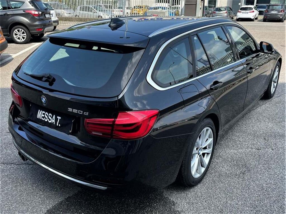 BMW Serie 3 Touring 320d  Luxury  del 2019 usata a Monza (3)