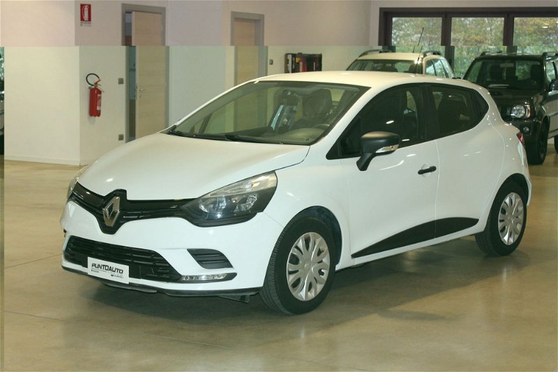 Renault Clio 1.2 75CV 5 porte Life my 15 del 2018 usata a Cuneo